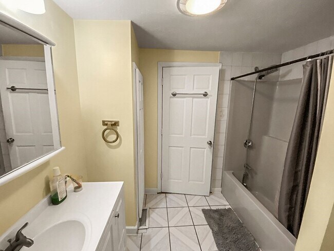 Building Photo - 7 A Jackson Ct