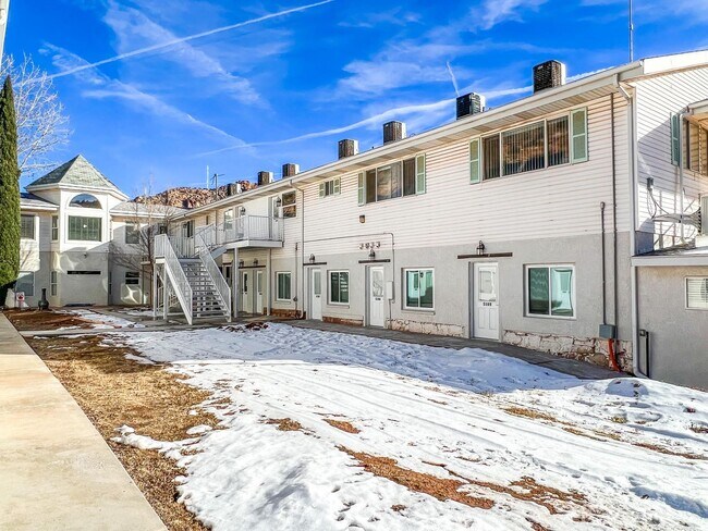 Building Photo - 1060 Louis St