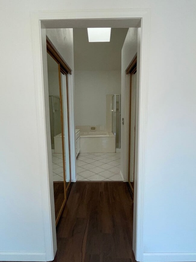 Building Photo - Charming 4 Bedroom Home For Rent
