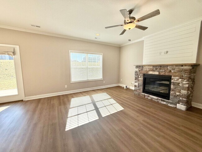 Building Photo - 100 Songberry St