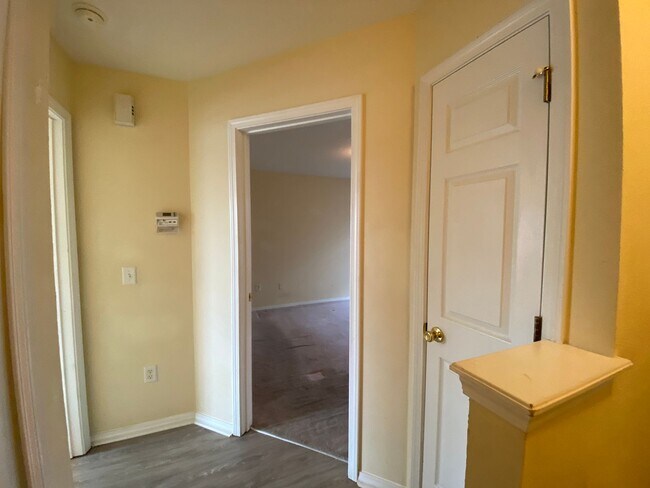 Building Photo - 2 bedroom 2.5 bath in Godley Park