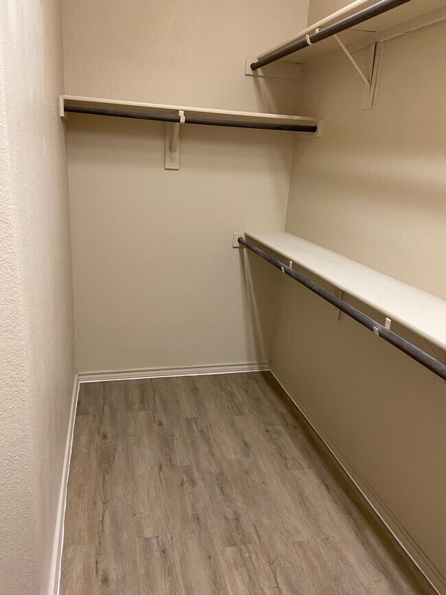 Building Photo - 4512 Gunnison Dr