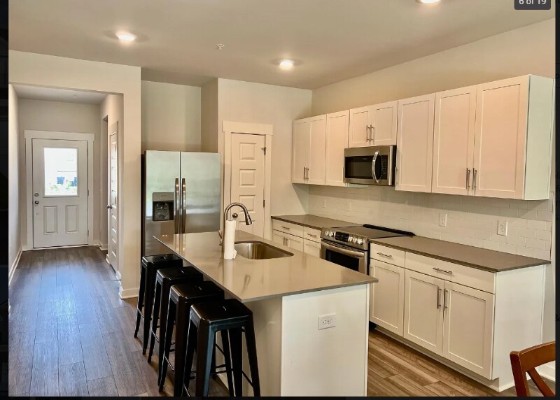 Building Photo - 641 Birdie Dr