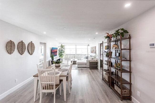 Building Photo - 1125 W Peppertree Dr