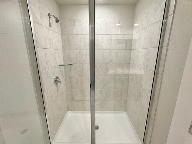 Building Photo - AVAILABLE NOW!