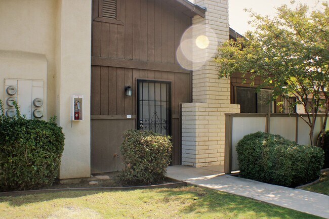Building Photo - 6808 N Half Moon Dr