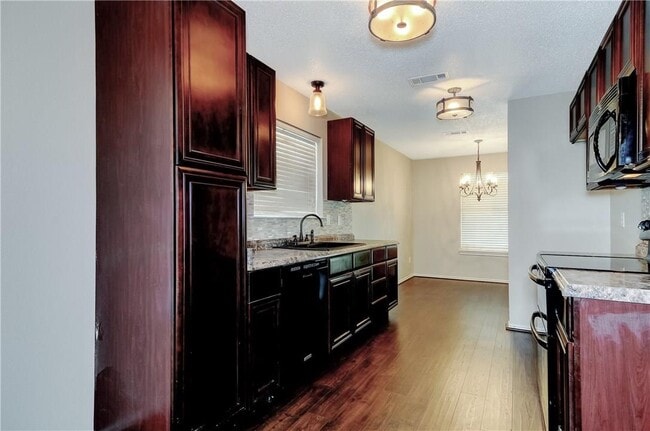 Building Photo - 1704 Northbrook Ln