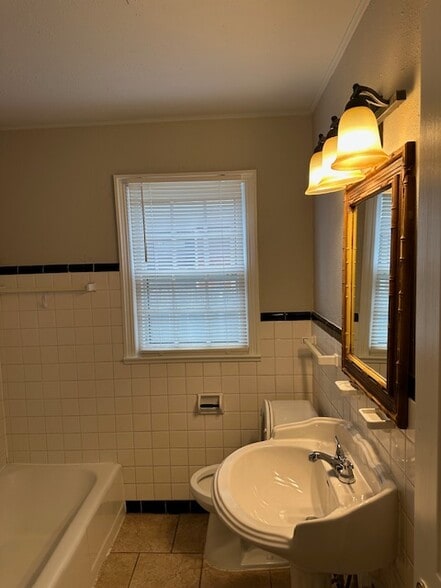 Building Photo - 4024 NW 32nd St