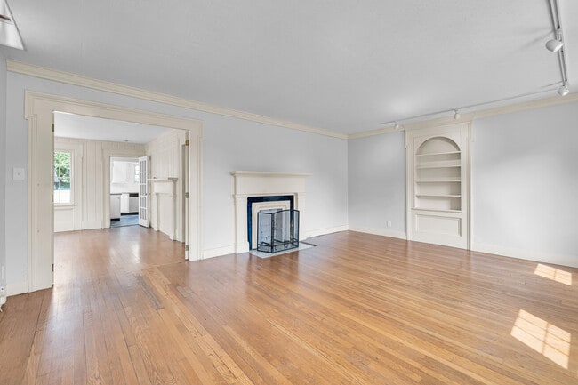 Building Photo - 1070 Enfield St