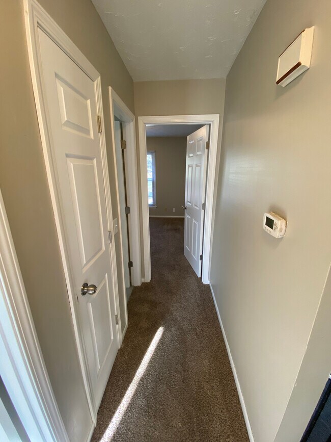 Building Photo - 5606 S 114th St