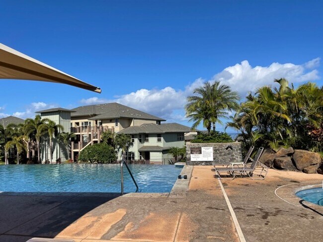 Building Photo - Gorgeous like new Premier condo in S. Kihe...