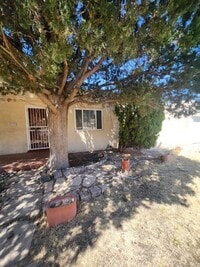 Building Photo - 917 Girard Blvd SE