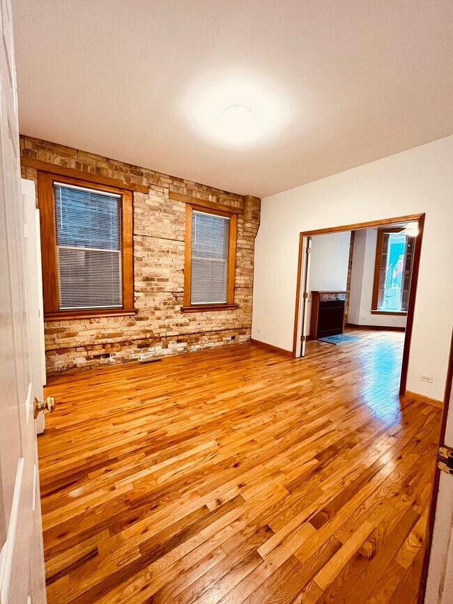 Building Photo - 1827 N Clybourn Ave