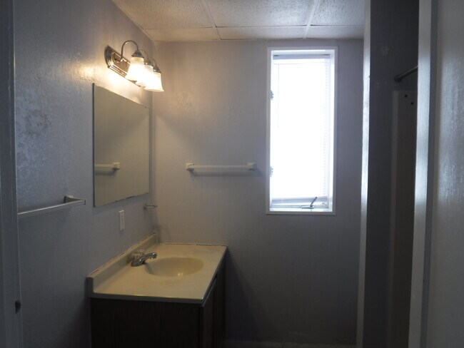 Building Photo - 720 Faraon St