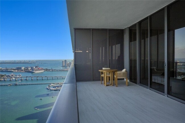 Building Photo - 700 NE 24th St