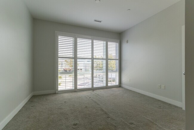 Building Photo - 10 Shipyard Dr