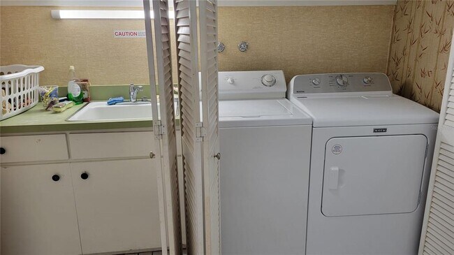 Building Photo - 638 S Owl Dr