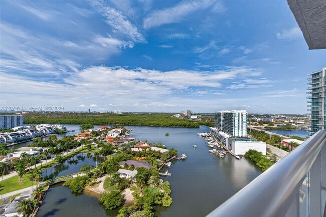 Building Photo - 16500 Collins Ave