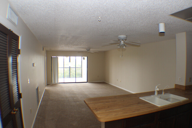 Building Photo - First Month Free !!!! 2 bedroom WATERFRONT...