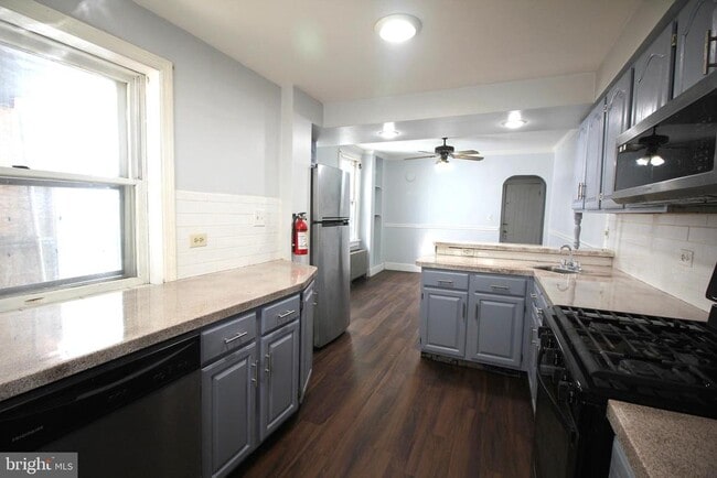 Building Photo - 417 Elmer St