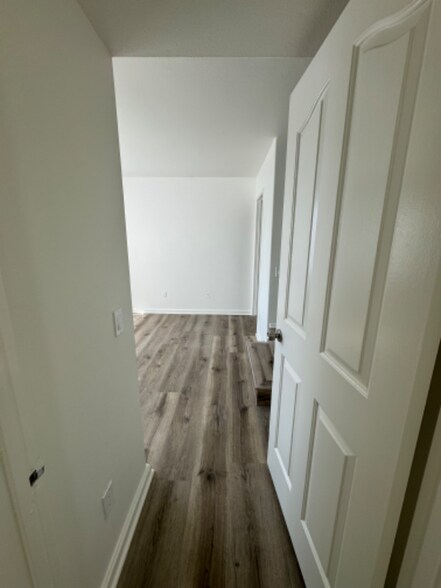 Building Photo - 13022 Riverside Dr
