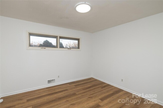 Building Photo - 44261 US-52