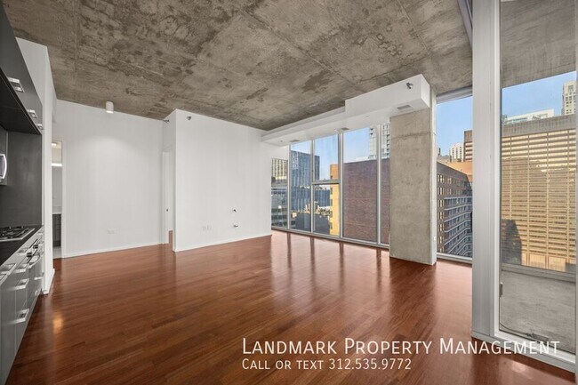 Building Photo - 550 N St Clair St