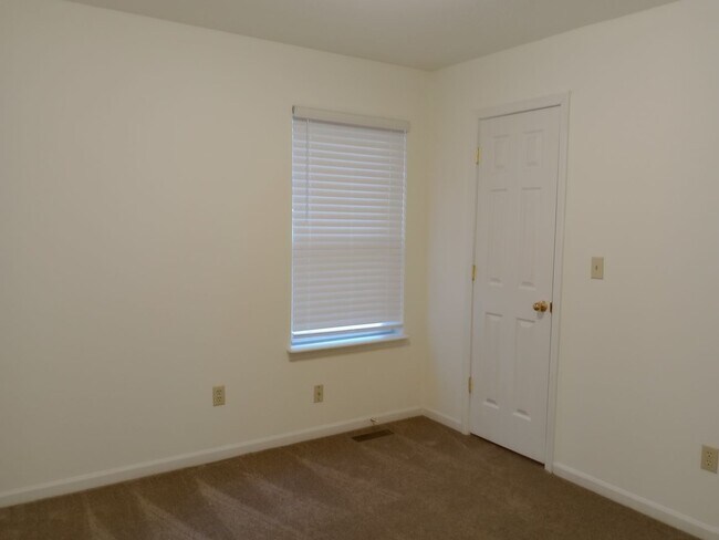 Building Photo - 4917-4919 W. Millbrook Dr.
