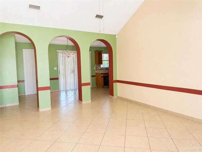 Building Photo - 6 S Venus Ln