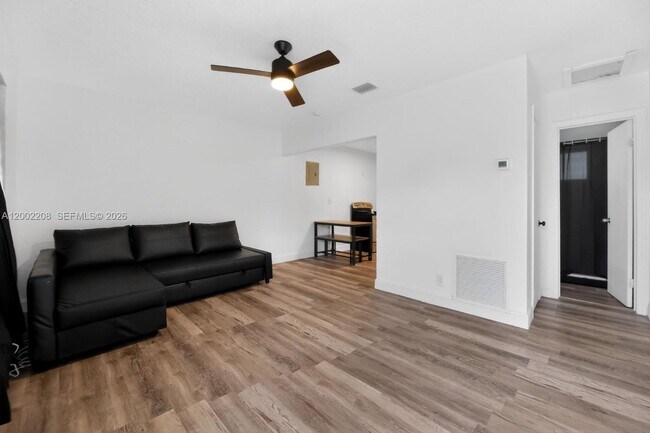 Building Photo - 1810 NW 9th St