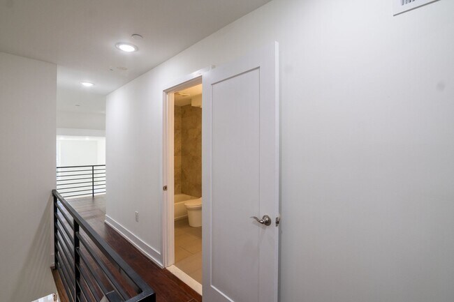 Building Photo - 1220 LeCount St