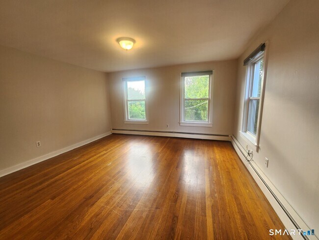 Building Photo - 283 Somers Rd