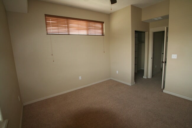 Building Photo - Single Family home in the heart of town!