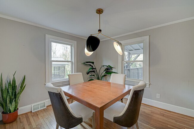 Building Photo - Washington Park 3BR 2Bth Home - available now for both short or long term lease