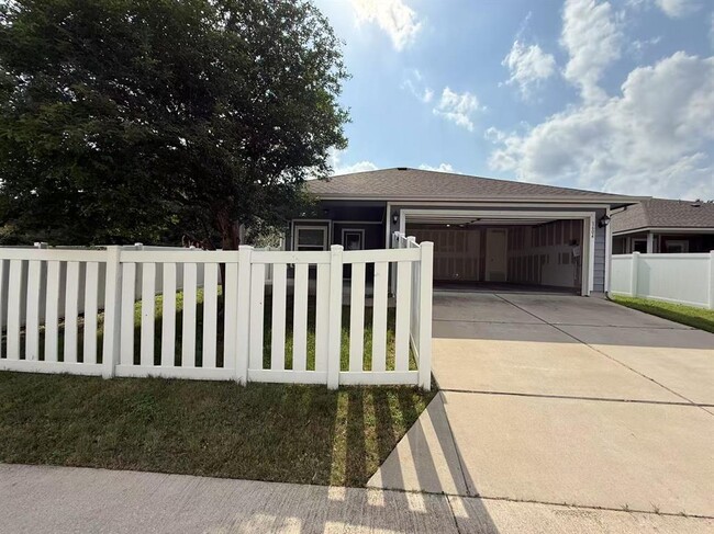 Building Photo - 1604 Colorado Bend Dr