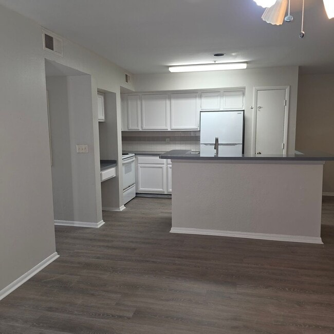 Building Photo - Windsor at Sabal Walk 2/1