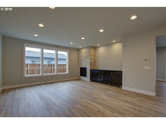 Building Photo - Stylish 3-Bedroom Home w/ Flex Space, Cove...