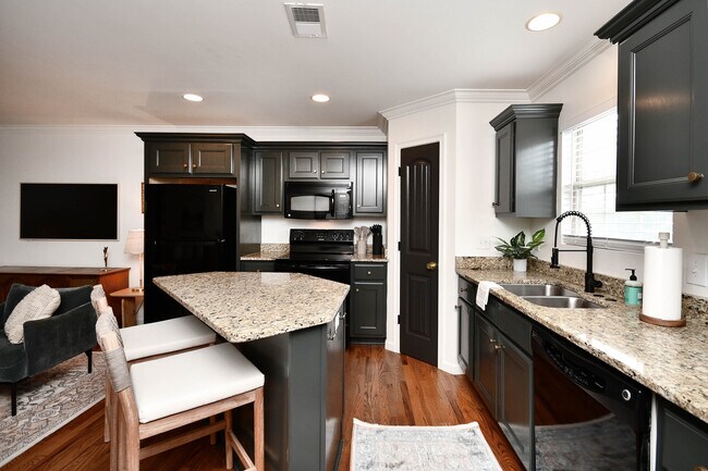 Building Photo - 7 Hamilton Ave