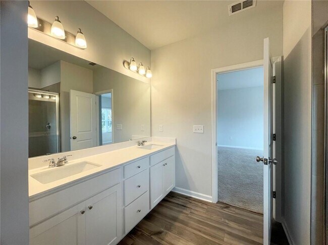 Building Photo - 305 Green Love Ln