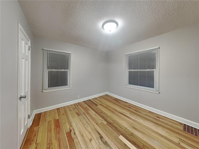 Building Photo - 2942 Zenith Ave N