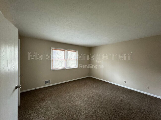 Building Photo - 419 Britton Rd