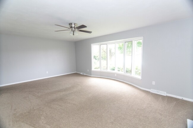 Building Photo - $200 OFF First Month’s Rent – Modern 3-Bed...