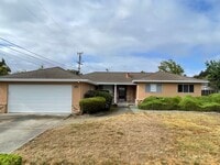 Building Photo - $3,790 / 3b/2bth - COMPLETELY REMODELED HO...