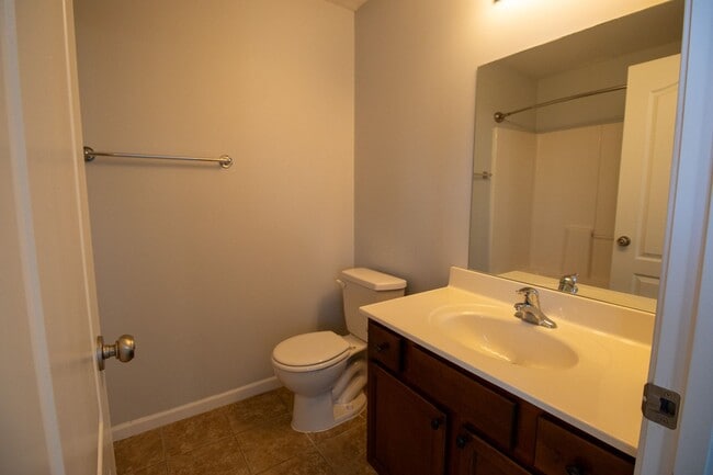 Building Photo - 3 Bed and 2 Bath Home