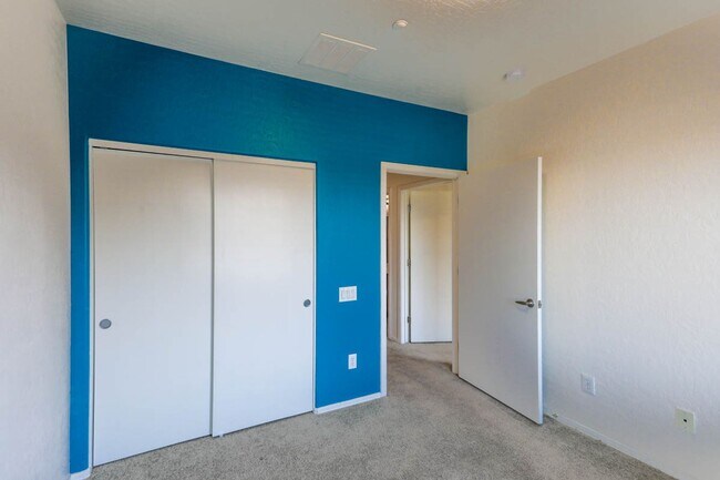 Building Photo - 3 Bed, 2 Bath, 1 Car Aliante Condo