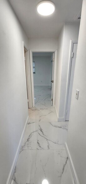 Building Photo - 133 SE 2nd Ave