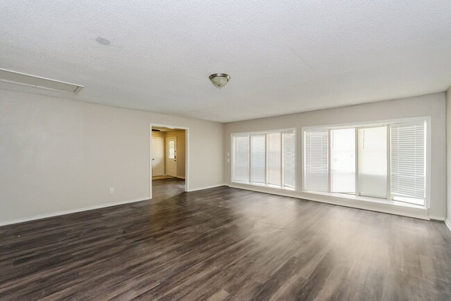 Building Photo - 7913 Limerick Ln