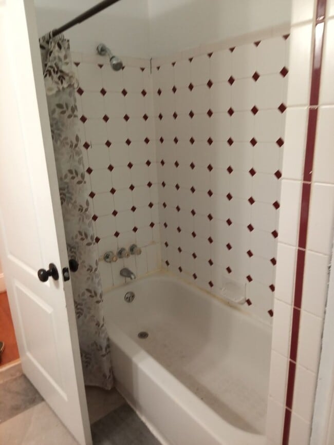 Building Photo - Quiet block, cozy home with extra touches