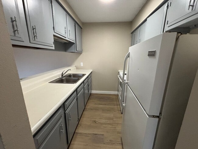 Building Photo - Fairview Apartments
