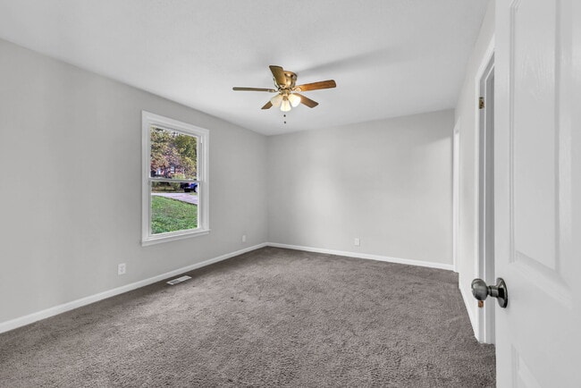 Building Photo - Move-in Special!! 3 Bedroom and 2 Bathroom with Finished Basement near Fort Campbell